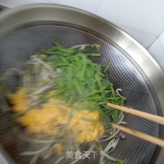 韭菜鸡蛋炒豆芽的做法步骤：13