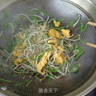 韭菜鸡蛋炒豆芽的做法步骤：14