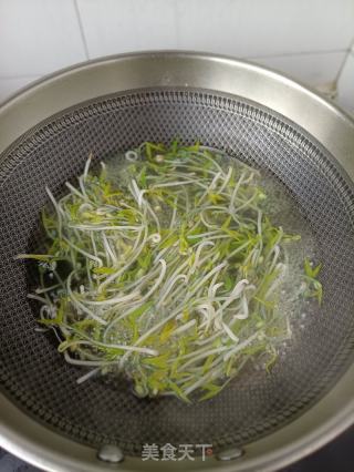 午餐肉拌绿豆芽的做法步骤：4