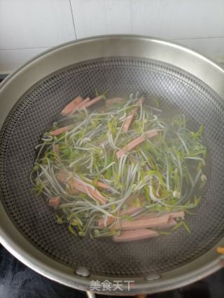 午餐肉拌绿豆芽的做法步骤：7