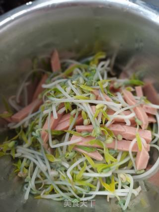 午餐肉拌绿豆芽的做法步骤：8