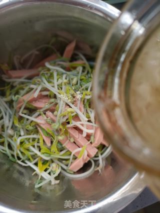 午餐肉拌绿豆芽的做法步骤：10