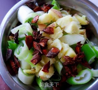 传统扣肉的做法步骤：7