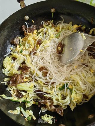 包菜炒粉丝的做法步骤：9