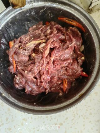青椒炒牛肉的做法步骤：6