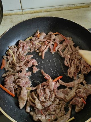 青椒炒牛肉的做法步骤：9
