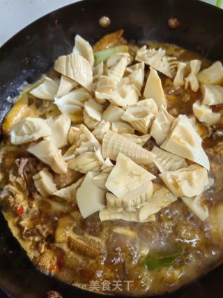 笋子烧土鸡的做法步骤：9
