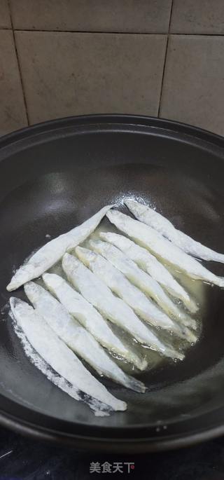 蒜香多春鱼的做法步骤：4