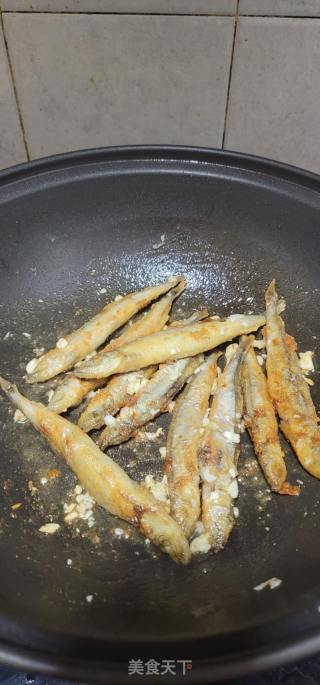 蒜香多春鱼的做法步骤：8