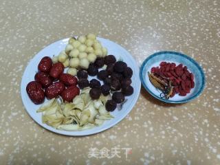 虫草百合桂圆莲子汤的做法步骤：1