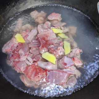 酱香兔肉煲的做法步骤：6