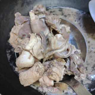 酱香兔肉煲的做法步骤：7