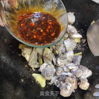 酱香兔肉煲的做法步骤：10