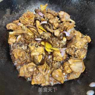 酱香兔肉煲的做法步骤：12