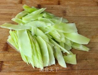 猴头菇炒莴笋片的做法步骤：3