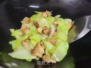 猴头菇炒莴笋片的做法步骤：5