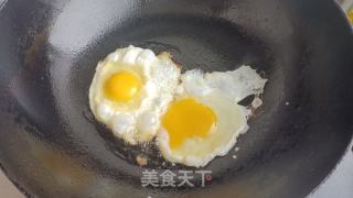 菊花脑煎蛋汤的做法步骤：3