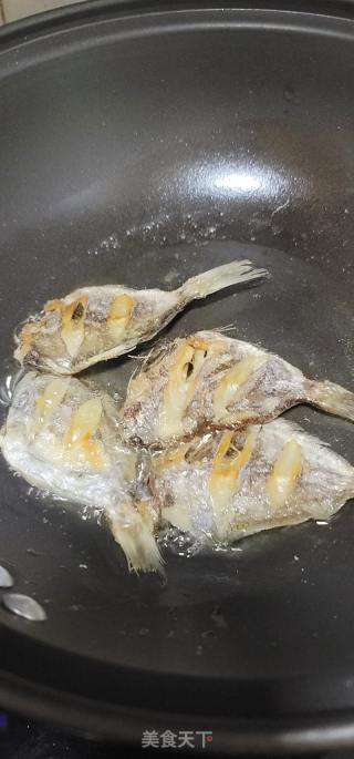 干煎南昌鱼干的做法步骤：4