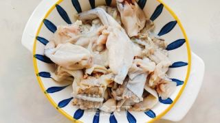 牛蛙炖土豆的做法步骤：2