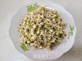 蒜苔炒绿豆芽的做法步骤：2