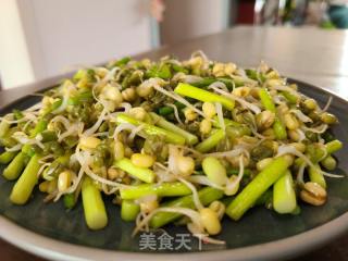 蒜苔炒绿豆芽的做法步骤：5