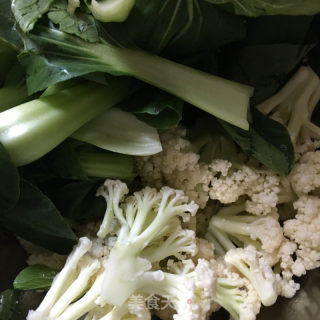 牛肉卷香辣时蔬锅的做法步骤：3
