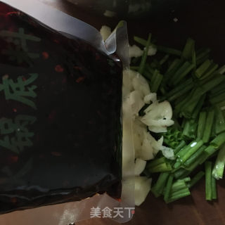 牛肉卷香辣时蔬锅的做法步骤：4