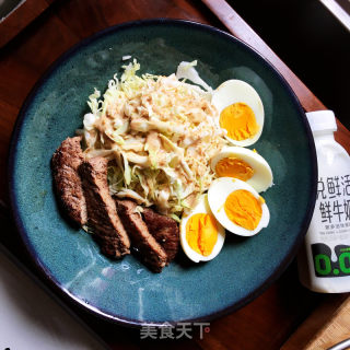 牛肉饼包菜沙拉