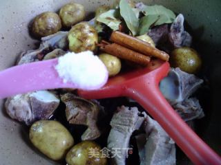 小土豆烧排骨的做法步骤：6