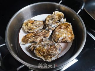 蒜蓉烤生蚝的做法步骤：2