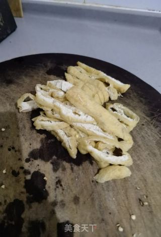 芽菜炒油豆腐的做法步骤：1