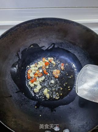 芽菜炒油豆腐的做法步骤：2