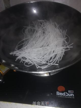 胡萝卜拌粉条的做法步骤：1