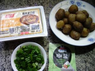 椒盐小土豆豆腐的做法步骤：1