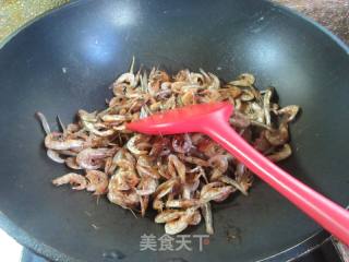 小虾干炒小鱼干的做法步骤：4
