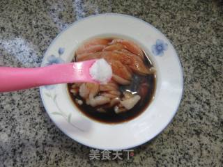 香干红椒炒鸡胸肉的做法步骤：5