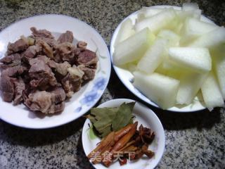 牛腩烧冬瓜的做法步骤：1