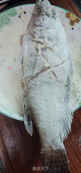 蒜子焖珍珠斑的做法步骤：2