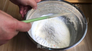 抹茶达克瓦兹，香脆外皮，清新抹茶奶油，甜蜜红豆沙，多层次的美妙味道，在口中释放出。的做法步骤：5