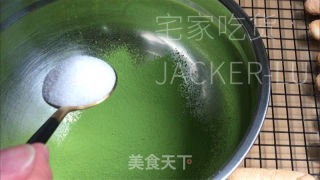 抹茶达克瓦兹，香脆外皮，清新抹茶奶油，甜蜜红豆沙，多层次的美妙味道，在口中释放出。的做法步骤：11