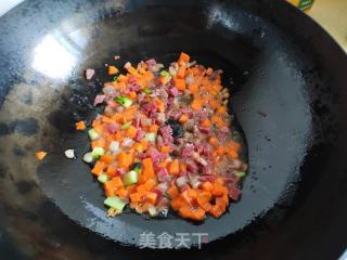 胡萝卜黄瓜炒牛肉的做法步骤：2