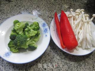 炒三色素的做法步骤：1