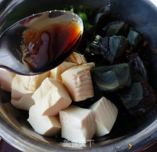 松花小葱拌豆腐的做法步骤：5