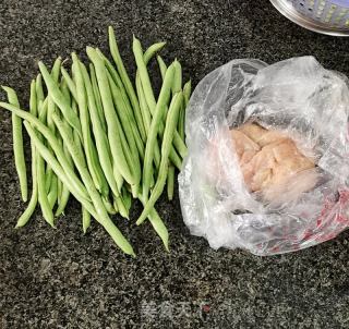 四季豆炒鸡胸肉粒的做法步骤：1