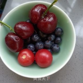 樱桃蓝莓酸奶碗的做法步骤：1