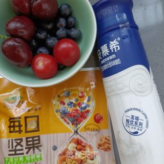 樱桃蓝莓酸奶碗的做法步骤：2