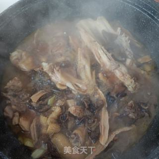 公鸡炖菌菇的做法步骤：17