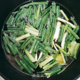 葱油面的做法步骤：1