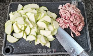 西葫芦炒肉丝的做法步骤：2