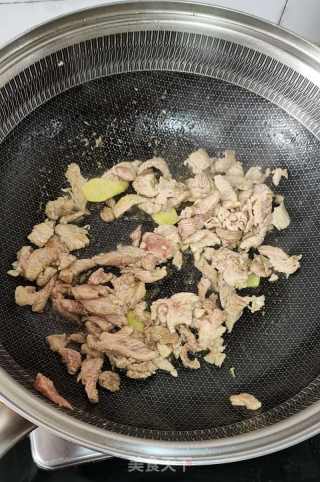 西葫芦炒肉丝的做法步骤：3